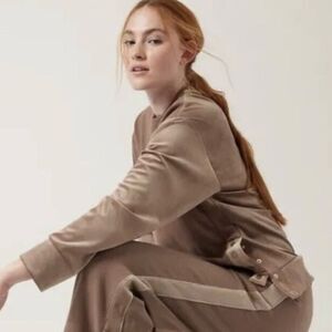 Athleta Retroplush Velvet Crewneck Sweatshirt Size M brown #466916